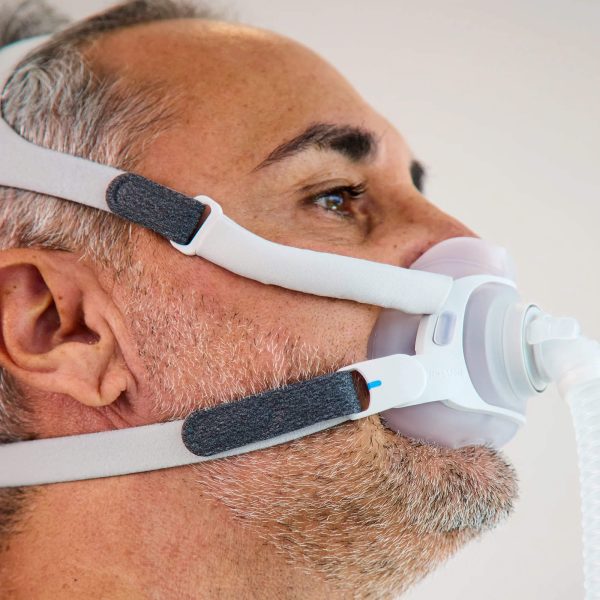 Bệnh nhân sử dụng mask CPAP điều trị ngưng thở khi ngủ tại nhà giúp giảm biến chứng tim mạch và buồn ngủ ban ngày