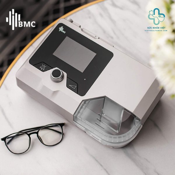 Thiết bị máy trợ thở BMC G2S B25A với màn hình TFT 3.5 inch và bộ làm ẩm gia nhiệt H60 tích hợp, hỗ trợ thông khí không xâm lấn cho người bệnh.