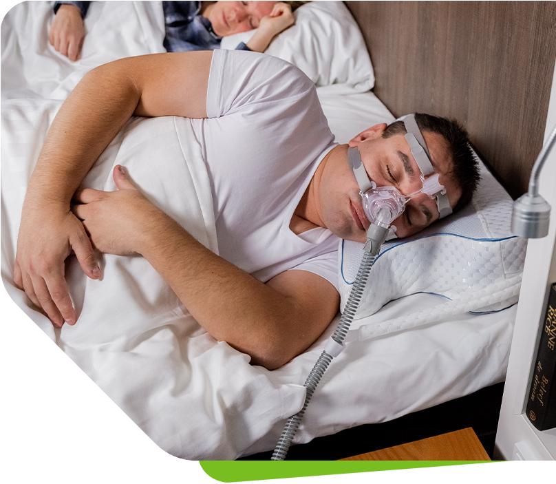 Hội chứng giảm thông khí do béo phì OHS: Nguyên Nhân 2 CPAP và NIV là các phương pháp hỗ trợ thông khí bằng áp lực dương được sử dụng trong điều trị OHS, với lựa chọn phương pháp phụ thuộc vào kiểu hình rối loạn hô hấp khi ngủ, mức độ tăng CO₂ và đáp ứng điều trị.