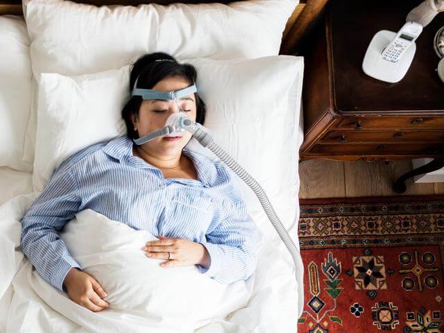 Máy Thở BiPAP Có Cần Nguồn Điện Dự Phòng Khi Dùng Tại Nhà? 3 Khi nguồn điện cấp cho máy BiPAP bị ngắt, thiết bị có thể dừng hỗ trợ thông khí nếu không có nguồn dự phòng tương thích. Mức độ ảnh hưởng phụ thuộc vào tình trạng hô hấp, khả năng tự thở và mục đích sử dụng máy, vì vậy kế hoạch ứng phó cần được chuẩn bị theo nhu cầu của từng người bệnh.