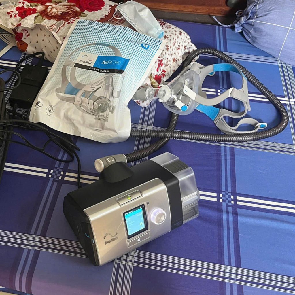 Người bệnh COPD giữ CO₂ khi ngủ: Máy Lumis hỗ trợ ra sao? 4 ResMed Lumis 150 ST là thiết bị thông khí không xâm nhập có chế độ ST, kết hợp hỗ trợ áp lực hít vào và áp lực thở ra cùng nhịp thở dự phòng theo thông số được cài đặt. Với người bệnh COPD được đánh giá phù hợp, phương pháp này có thể hỗ trợ thông khí ban đêm; hiệu quả cần được theo dõi và đánh giá theo kế hoạch điều trị của bác sĩ.