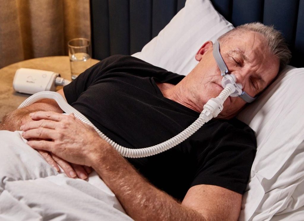 Dữ liệu AHI, thời gian sử dụng và tình trạng rò khí giúp đánh giá quá trình điều trị bằng CPAP, nhưng cần được xem xét cùng triệu chứng thực tế để xác định khi nào nên kiểm tra lại.